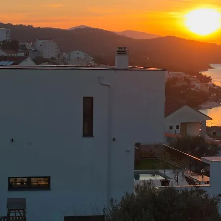 Olivetum With Heated Pool Trogir