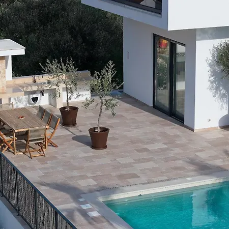Olivetum With Heated Pool *