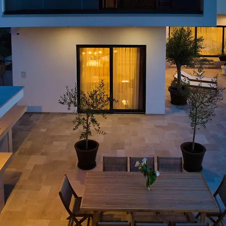 Olivetum With Heated Pool Trogir