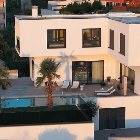 Olivetum With Heated Pool Trogir