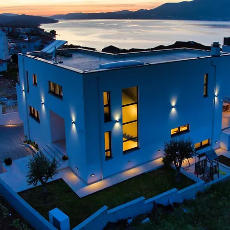 Olivetum With Heated Pool Trogir