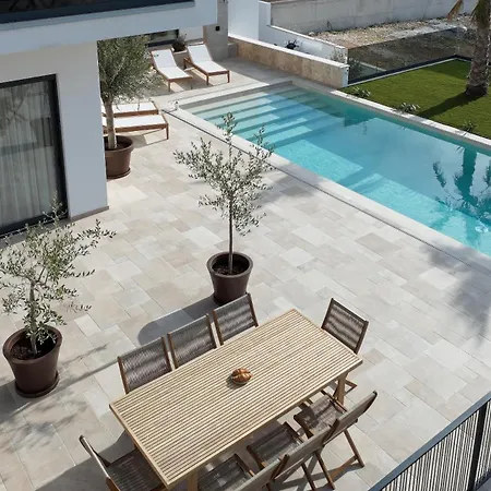 Olivetum With Heated Pool *
