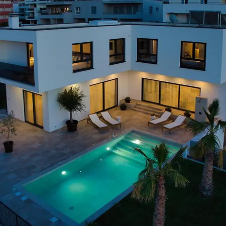 Olivetum With Heated Pool * Trogir