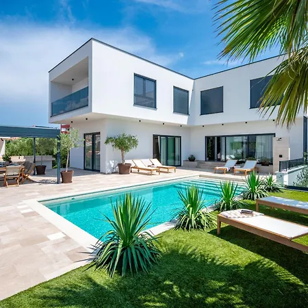 Vila Olivetum With Heated Pool Trogir