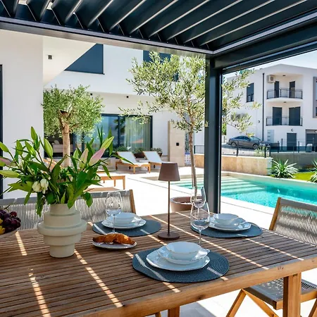 Olivetum With Heated Pool Vila